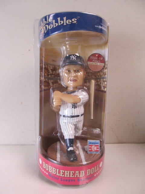 lot 152 image: BABE RUTH Bobblehead