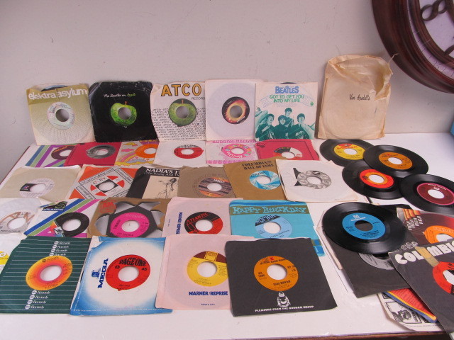 lot 185 image: Lot of Vintage 45 Vinyl Records wSleeves