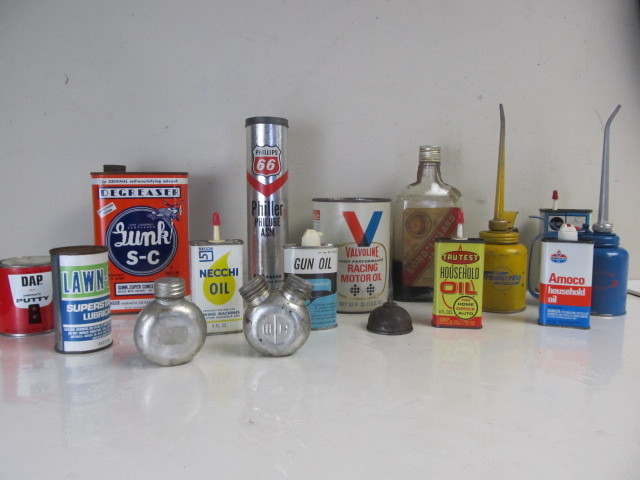 lot 189 image: Lot of Vintage Advertising Oil Cans etc