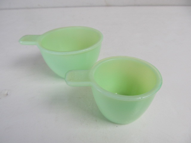 lot 184 image: 2 Small Vintage JADEITE Glass Measuring Cups
