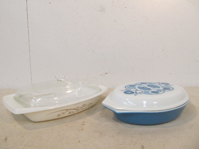 lot 166 image: Vintage PYREX Blue Horizon with Decorative Lid and Golden Honeysuckle Casserole Dishes