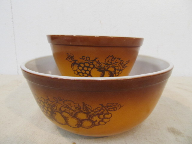 lot 167 image: Vintage PYREX Set of Autumn Harvest Nesting Bowls
