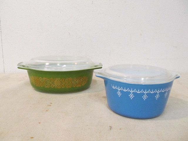 lot 204 image: Vintage PYREX Lidded Serving Dishes