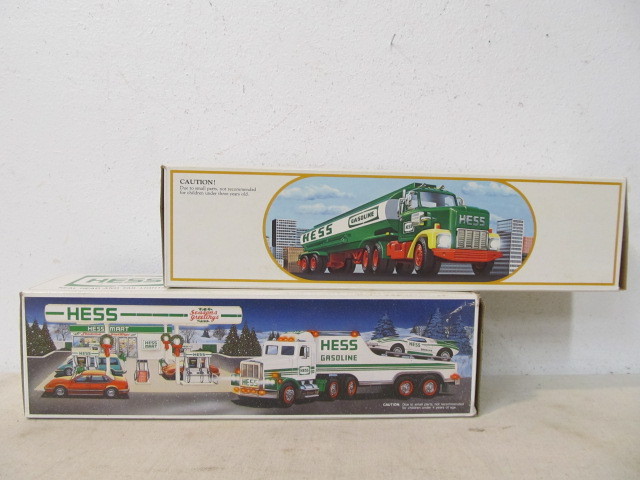 lot 206 image: HESS Toy Truck & Bank - New in Box