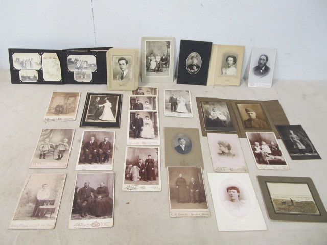 lot 211 image: Lot of Antique Photos & 1920s Photo Album