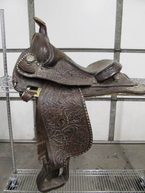 lot 3 image: Nice Vintage Leather Western Horse Saddle