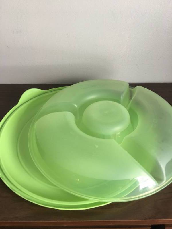 Round food serving tray
