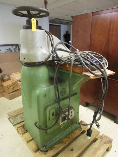 CLICKER PRESS