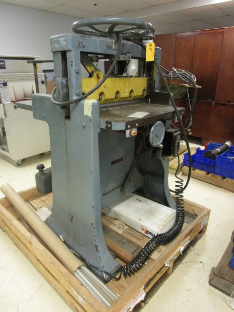 GUILLOTINE PAPER CUTTER