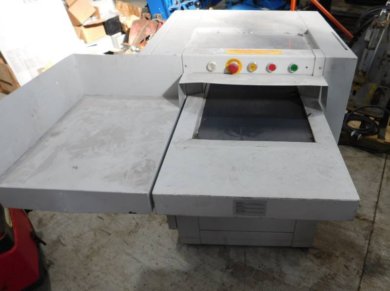 lot 5 image: Cummins Industrial Paper Shredder