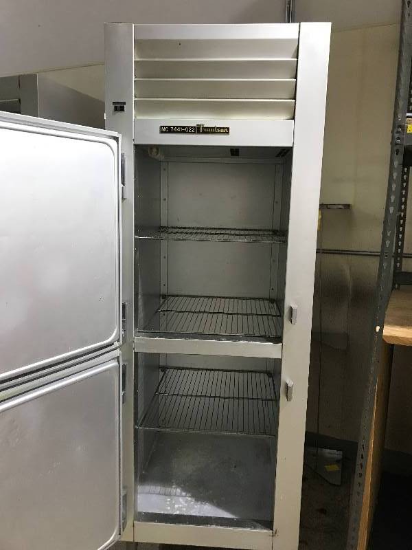 lot 76 image: Traulsen Inc., Mod #GHT 1-32 WUT, split one door commercial refrigerator, NSF, SN 2018466G, 115 volts,Untested