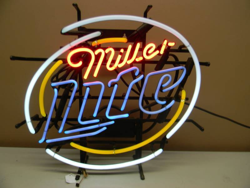 lot 10 image: VINTAGE MILLER LITE BEER NEON LIGHT - WORKS - APPROX 20 BY 20 - SEE PICTURES