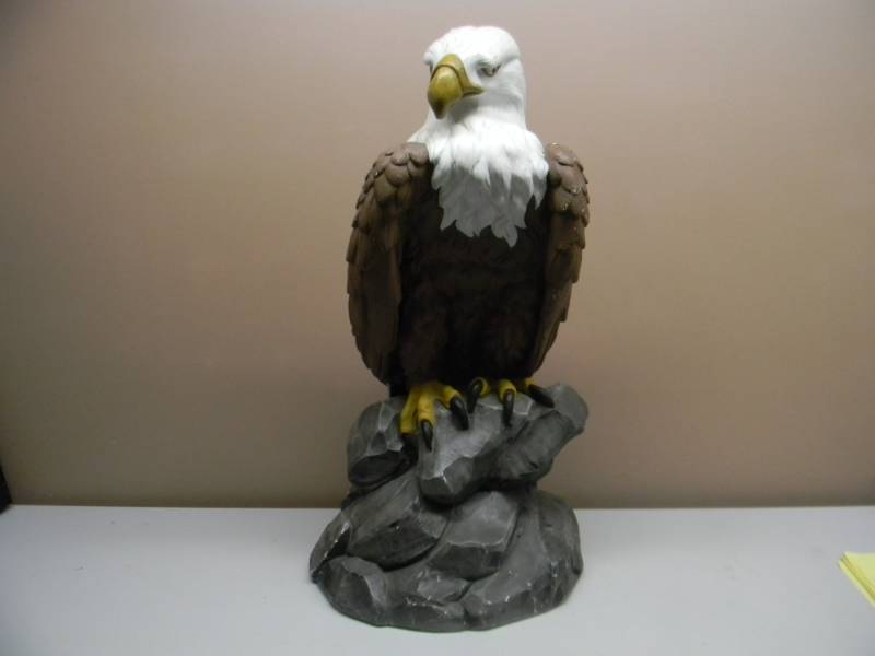 lot 34 image: LARGE CERAMIC  PLASTER EAGLE STATUE - AWESOME PIECE - AMERICA - APPROX 30 BY 15 - SEE PICTURES