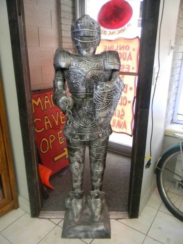 lot 1 image: VINTAGE TIN MAN KNIGHT - VERY COOL ADDITION TO THE MAN CAVE - APPROX - SEE PICTURES