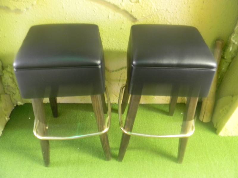 lot 38 image: SET OF 2 PROFESSIONALLY RECOVERED BAR STOOLS - NICE HEAVYSTURDY STOOLS APPROX 30 TO TOP OF SEAT - SEE PICTURES