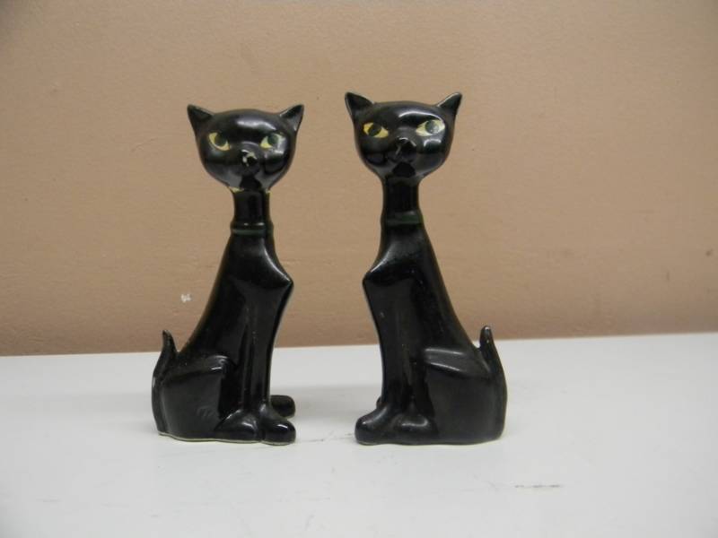 lot 48 image: RARE HARD TO FIND  1950s MALE & FEMALE BLACK CAT SALT  PEPPER SHAKERS - APPROX 5 TALL - SEE PICTURES