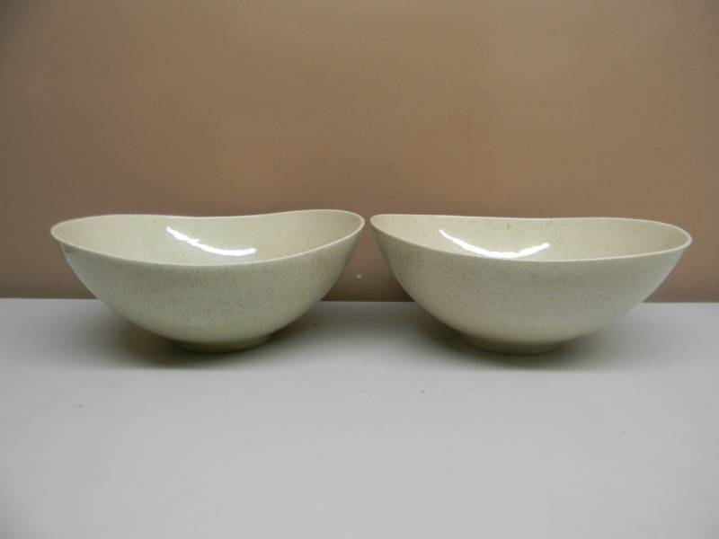 lot 49 image: SET OF 2 VINTAGE VERY UNIQUE RED WING POTTERY OBLONG BOWLS - APPROX 6H 12L 12W - SEE PICTURES