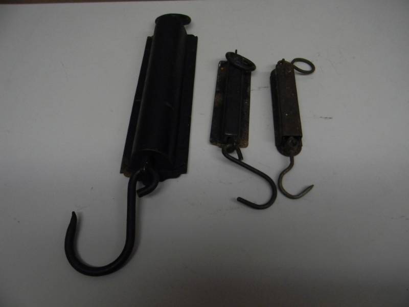 lot 51 image: SET OF 3 ANTIQUEVINTAGE SPRING SCALES - SEE PICTURES