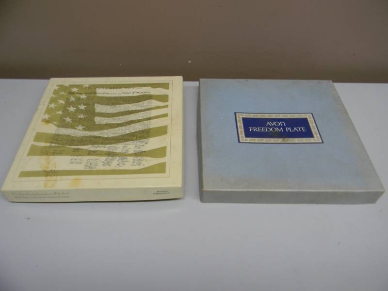 lot 57 image: Vintage 1974 Avon Freedom Collector Plate, Enoch Wedgwood - PROCLAIM LIBERTY THROUGHOUT ALL THE LAND OFFICIAL U.S.A  Fenton Glass Bicentennial Plate 1976 #4 of 4 General Federation of Womens Club