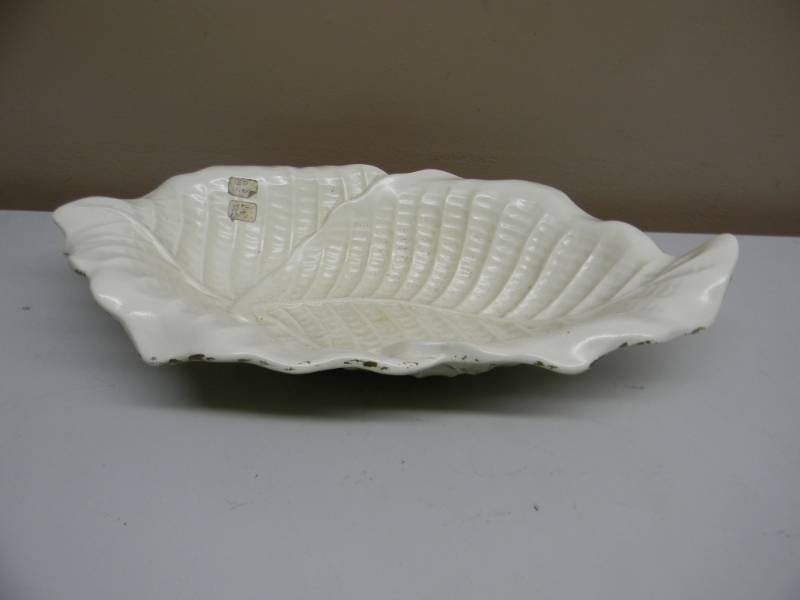 lot 60 image: RED WING 1285 LEAF SHAPED SERVING BOWL - APPROX 16L 9W 4D - SEE PICTURES
