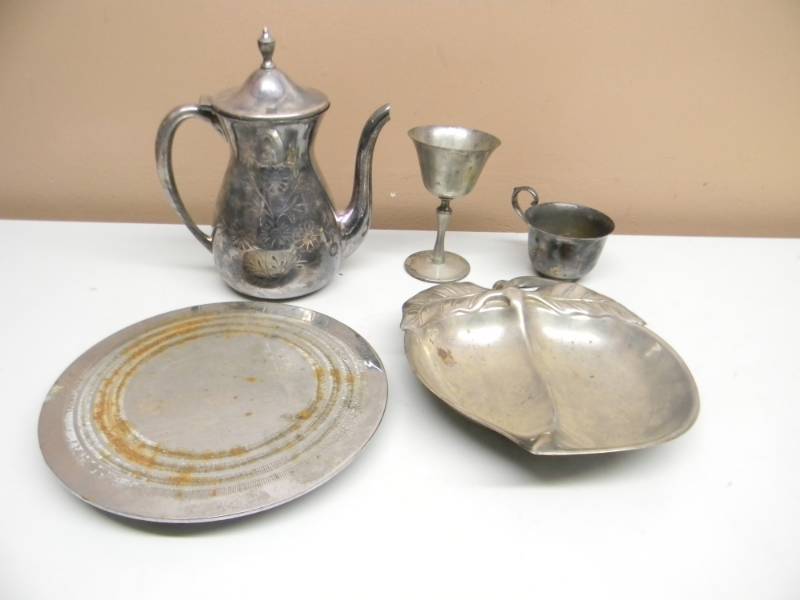 lot 64 image: ANTIQUEVINTAGE COLLECTION OF SILVER TYPE PIECES - PLEASE SEE PICTURES FOR VALUE - SEE PICTURES