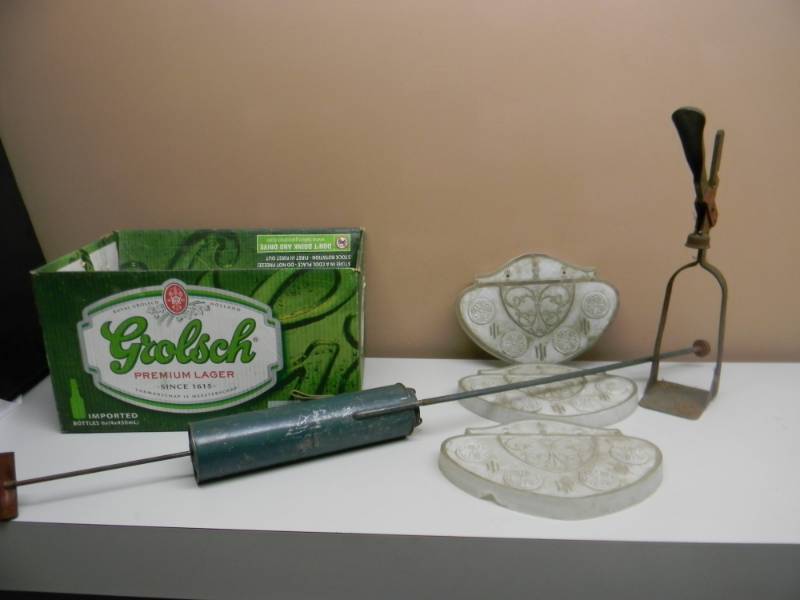 lot 69 image: LARGE COLLECTION OF ANTIQUE  VINTAGE STUFF - SEE PICTURES FOR VALUE - SEE PICTURES