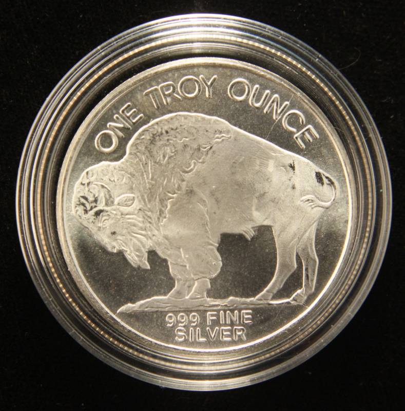 lot 11 image: 1 TROY OZ. .999 FINE SILVER INDIAN BUFFALO DESIGN IN AIRTITE