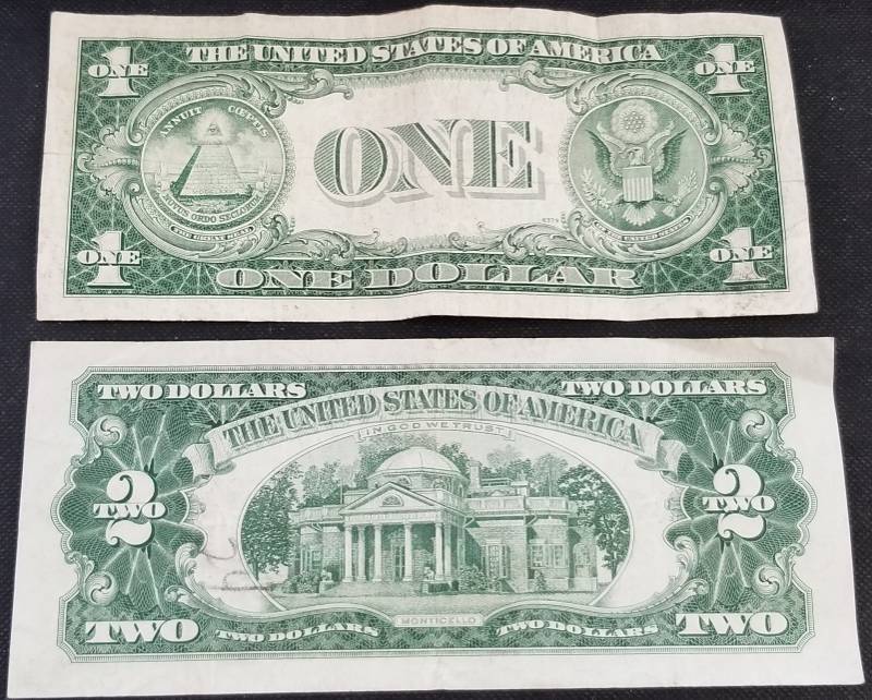 lot 25-A image: 2 US FEDERAL RESERVE NOTES $2 RED SEAL & $1 BLUE SEAL SILVER CERTIFICATE