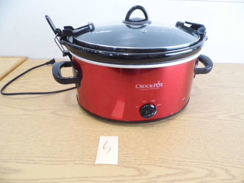 lot 5 image: Crock Pot