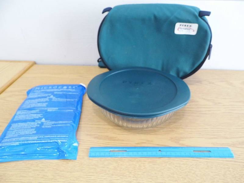 lot 7 image: Pyrex Portable