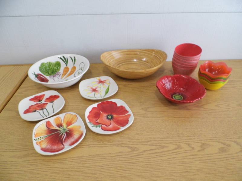 lot 10 image: Bowls - Plates
