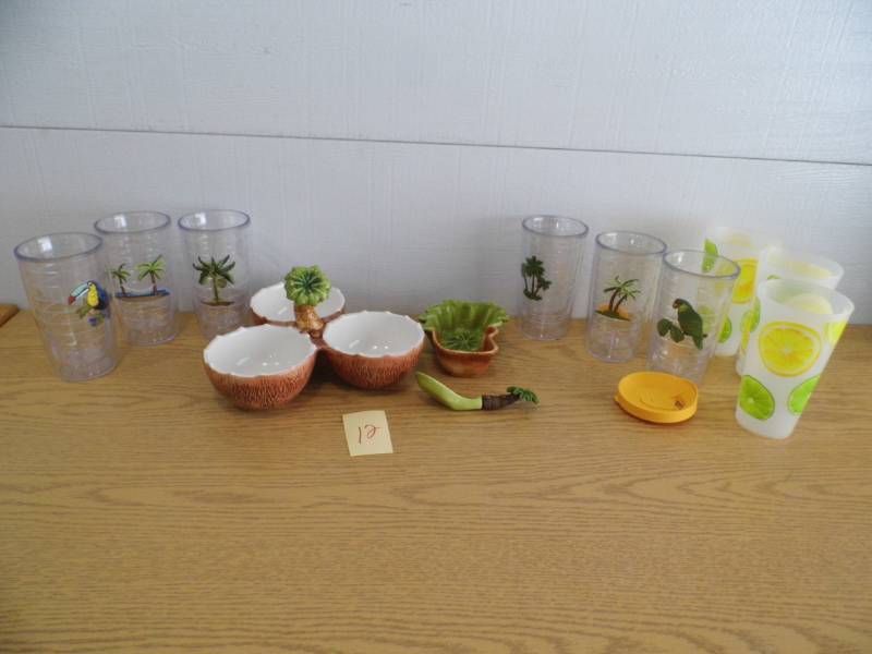 lot 12 image: Palm  Tropical Serving Pieces - Glasses