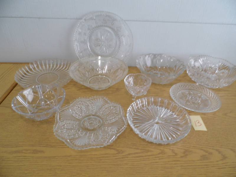 lot 13 image: Glass Serving Pieces