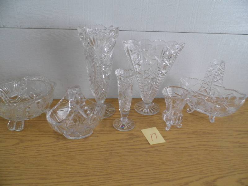 lot 17 image: Crystal Pieces