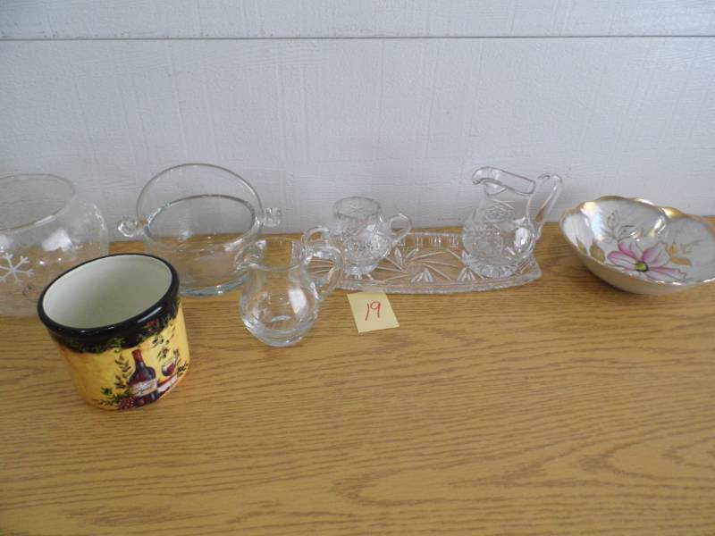 lot 19 image: Glassware - Dishes