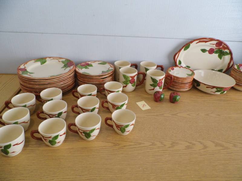 lot 20 image: Franciscan Apple Dinnerware