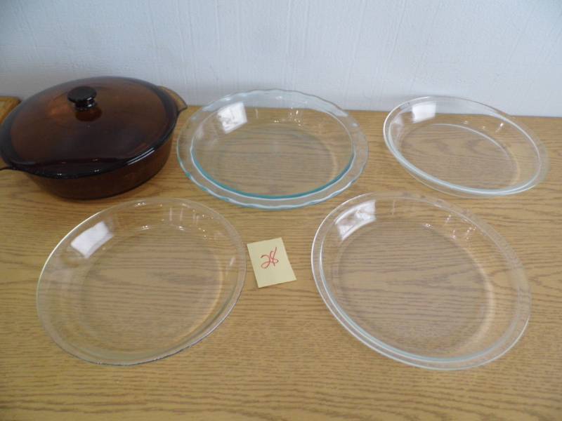 lot 28 image: Pyrex - Fireking