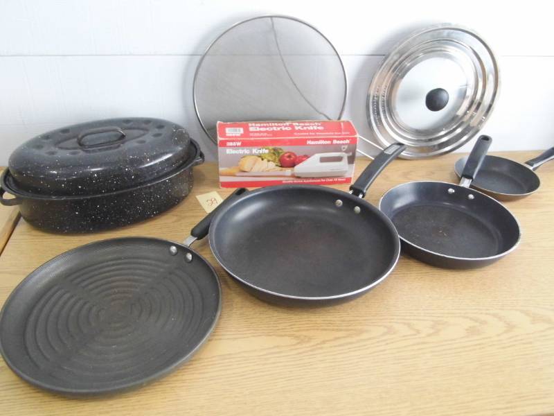 lot 29 image: Cookware