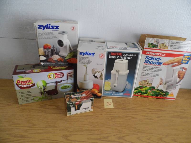 lot 30 image: Kitchen Gadgets
