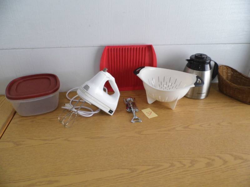 lot 32 image: Mixer - Colander - Kitchen Misc