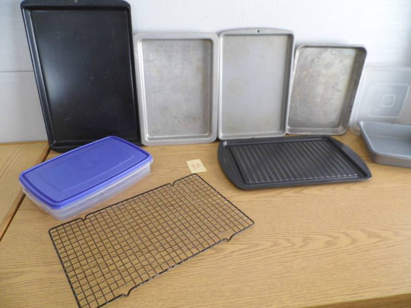 lot 33 image: Baking Pans