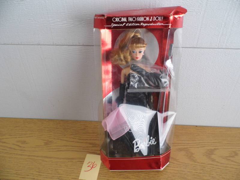lot 36 image: Collector Barbie