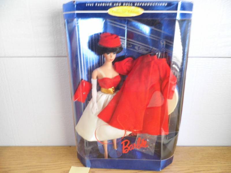 lot 40 image: Collector Barbie