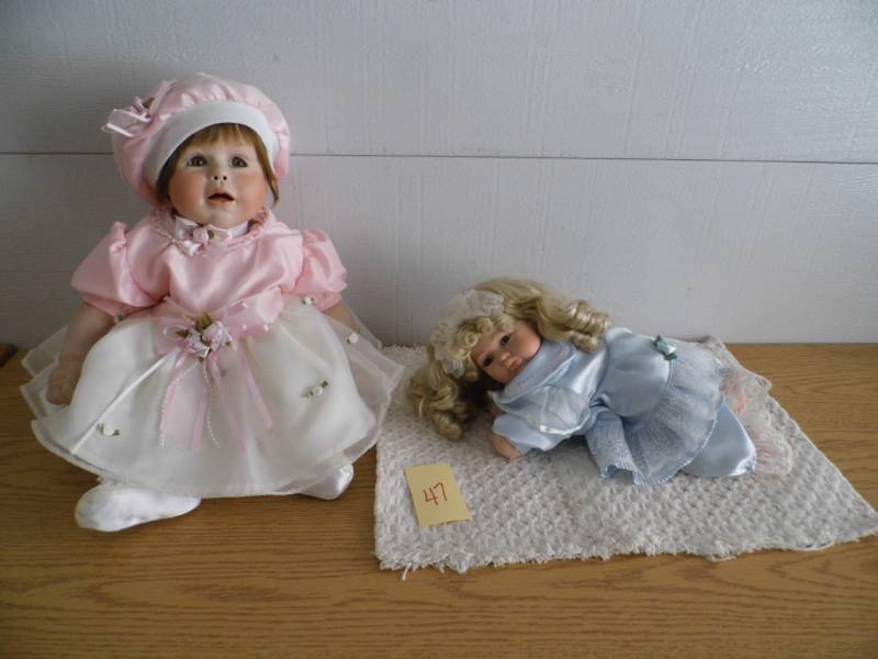 lot 47 image: Lot of 2 Porcelain Dolls