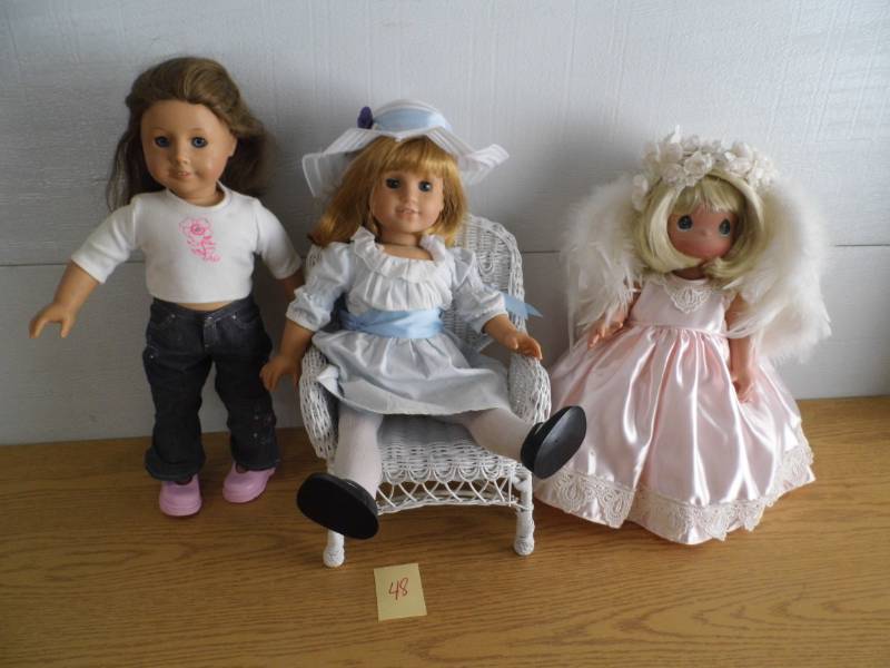 lot 48 image: Lot of 3 Dolls
