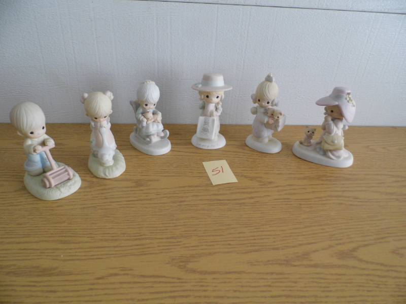 lot 51 image: Precious Moments  Jonathon David Figurines