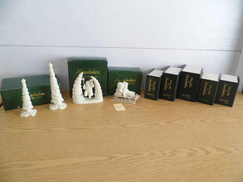 lot 55 image: Snowbabies