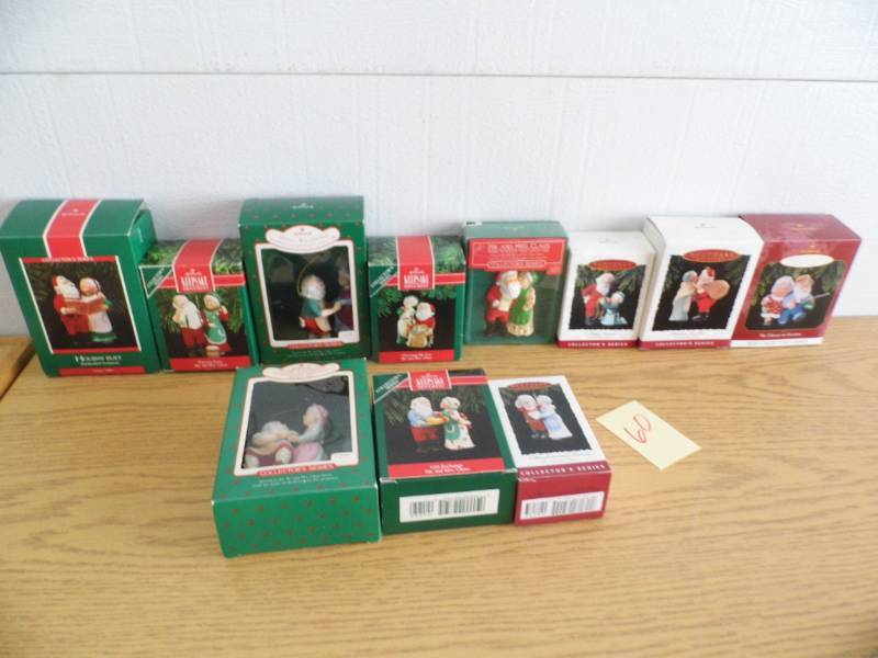lot 60 image: Hallmark Ornaments