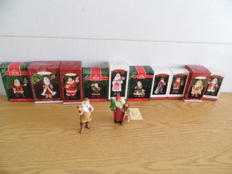 lot 61 image: Hallmark Ornaments