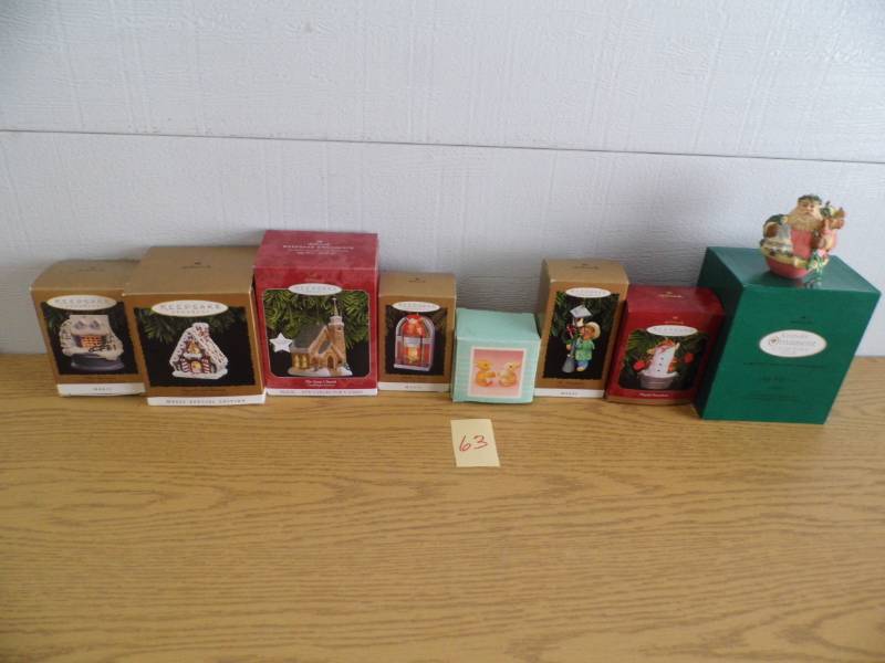 lot 63 image: Hallmark Ornaments
